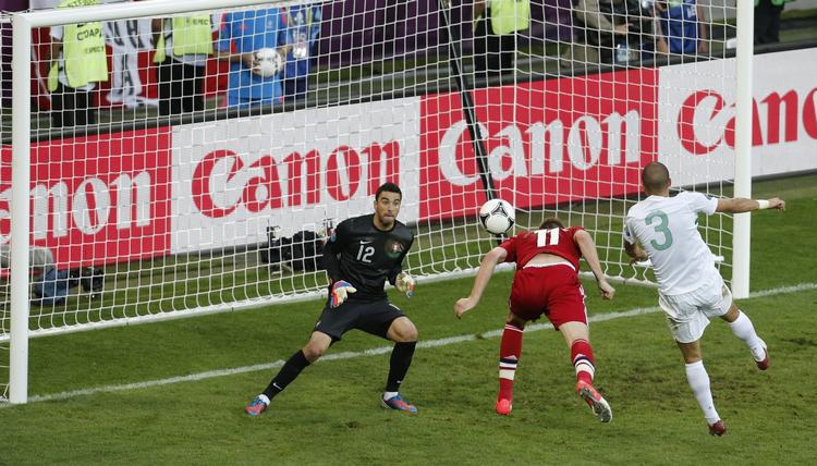 2-2. På indlæg fra Lars Jacobsen headede Nicklas Bendtner på 2-2, men håbet holdt kun i få minutter. 