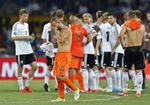 skuffet. For to år siden var Wesley Sneijder den store helt, da Holland nåede finalen. Nu er den skuffede hollænder tæt på en tidligt hjemrejse fra EM. 