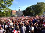 Folkefest. Kongens Have var sort af mennesker fra start til slut under EM-kampen. Foto: Maja Lærke Maach 