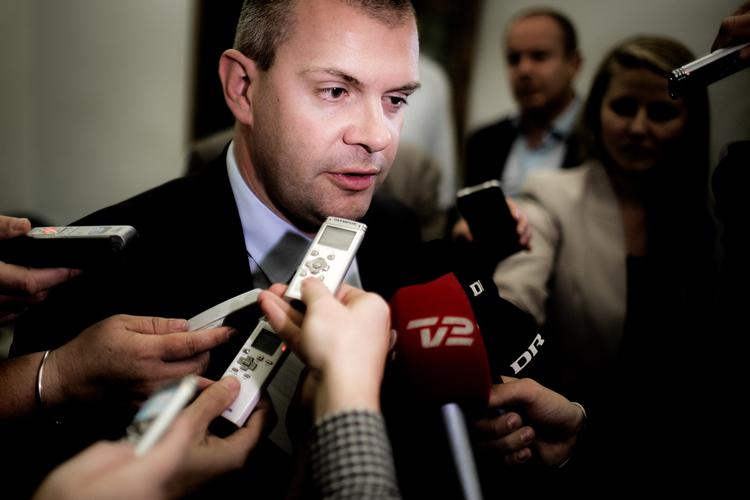 krise. Bjarne Corydon må bevise, at han har evnerne til at være andet end en dygtig topembedsmand på tålt ophold i Finansministeriet. 