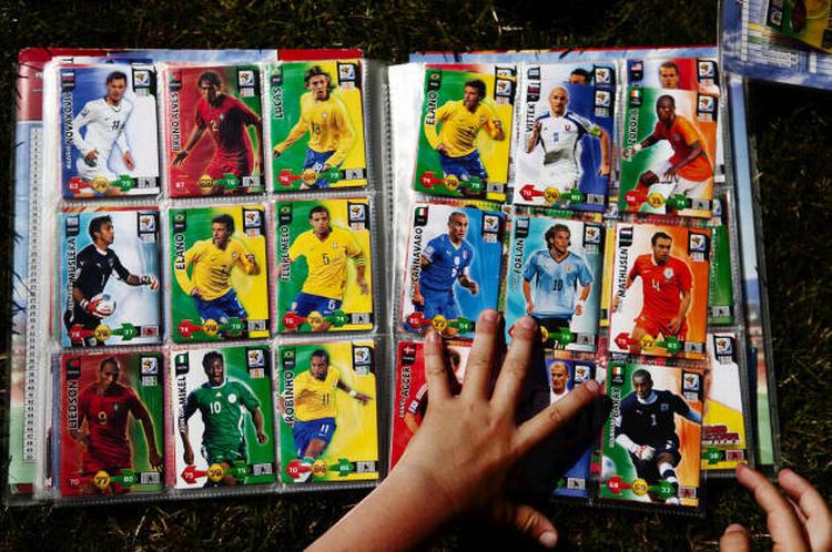 Samling. Fodboldkort storhitter igen i år, og ventes 2-3 gange højere end for 2 år siden. 