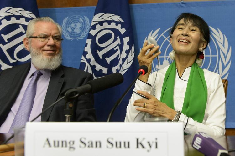 Europabesøg. Demokratiforkæmper Aung San Suu Kyi besøger fem lande på 17 dage under sin rejse i Europa. 