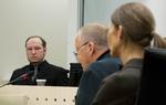 De to omstridte psykiatere bag den første rapport om Anders Behring Breivik skal i dag grilles i retten. Psykiaterne vurderede i deres konklusion, at Breivik var utilregnelig, da han dræbte 77 mennesker 22. juli sidste år. 