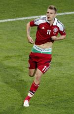 sponsortvist. Nicklas Bendtner viser underbukserne efter sin anden scoring mod Portugal. 