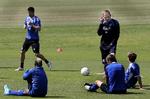 Trænerskift. Carsten V. Jensen (th) havde ikke den store succes som cheftræner i FC København 