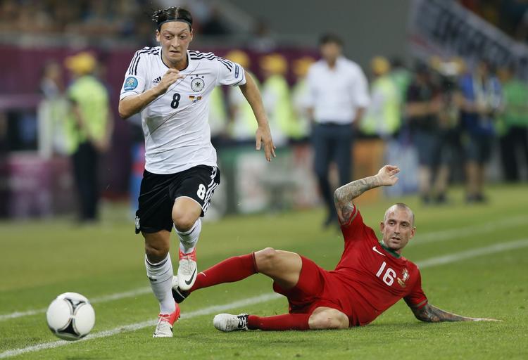 TRÆT. Mesut ôzil har løbet mange meter for både Tyskland og sin klub Real Madrid i denne sæson. 