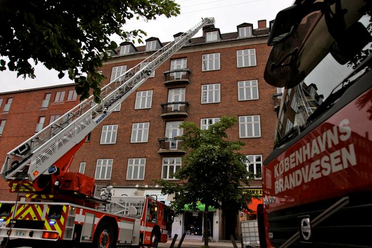 Udrykning. Dele af Jagtvej på Nørrebro er spærret, efter at der er opstået brand i en skorsten. 