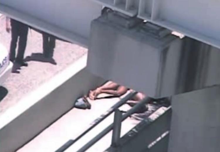 STOFMISBRUG. En tilfældig hjemløs mistede en del af sit ansigt, da en påvirket stofmisbruger gik til angreb på ham i Miami. Vedkommende standsede først, da politiet skød ham. Nu sætter endnu en sag fokus på de aggressionsfremkaldende stoffer. 