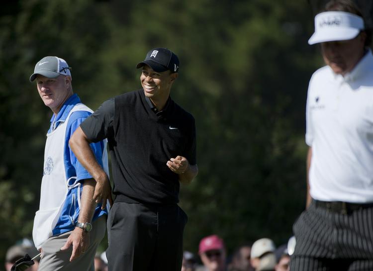 Storform. Tiger Woods fører sammen med Jim Furyk og David Toms. 