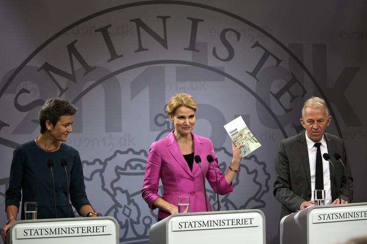Meningsmåling. Det er ikke mere end to dage siden, at regeringen præsenterede deres udspil til en ny skattereform. Nu viser den seneste megafonmåling, at regeringen ikke ville kunne genvinde magten - selv med støttepartiet Enhedslisten ved dens side. 
