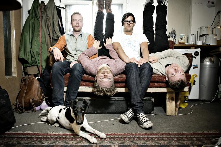 Gennembrud. Turboweekend er flere gange af anmelderne blevet udråbt til et af de mest interessante navne på den  yngre danske musikscene. 