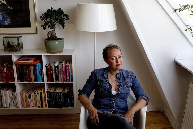 Øjenåbner. Saskia Skeel Fahlsten har opdaget, at det kan skabe mere velstand og tid til børnene, hvis hun og kæresten skifter til en billigere bank. 