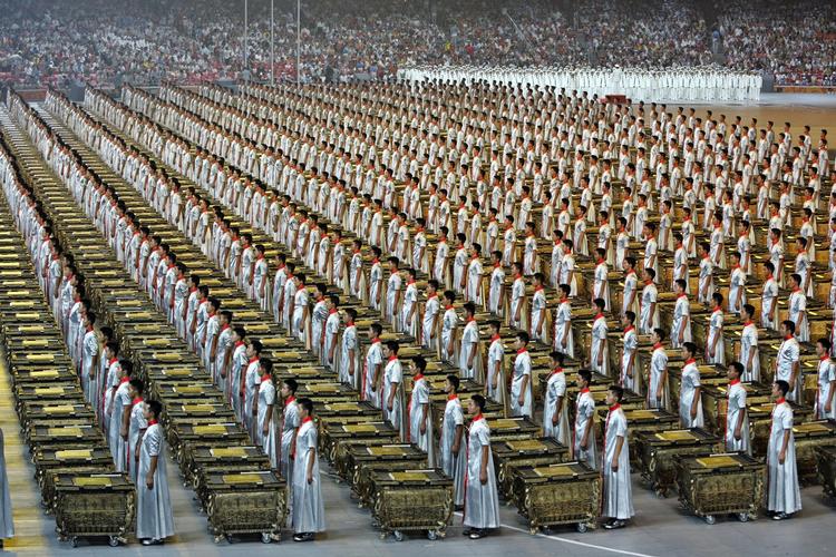 Åbningsceremoni. Her ses et billede fra det store show i Beijing i 2008. Ceremonien i London tyder på at blive en lidt anderledes oplevelse. 