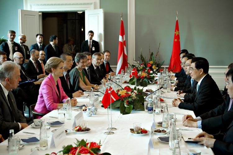 Dialog. Statsminister Helle Thorning-Schmidt og præsident Hu Jintao mødtes tidligere i dag på Christiansborg. 