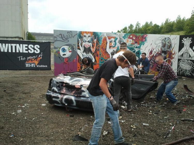Smadreland. På metalfestivalen Copenhell kan gæsterne få afløb for deres frustrationer ved at smadre biler. 