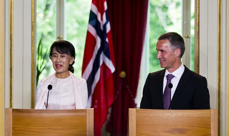 Prismodtager. Så kunne Aung Sang Suu Kyi endelig komme til Norge uden frygt for ikke at kunne vende tilbage. 