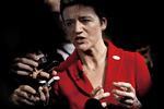 Problemer. Økonomi- og indenrigsminister Margrethe Vestager (R) sætter yderligere fokus på regeringen og statsminister Helle Thorning-Schmidts (S) problemer ved at forsvare regeringen. 