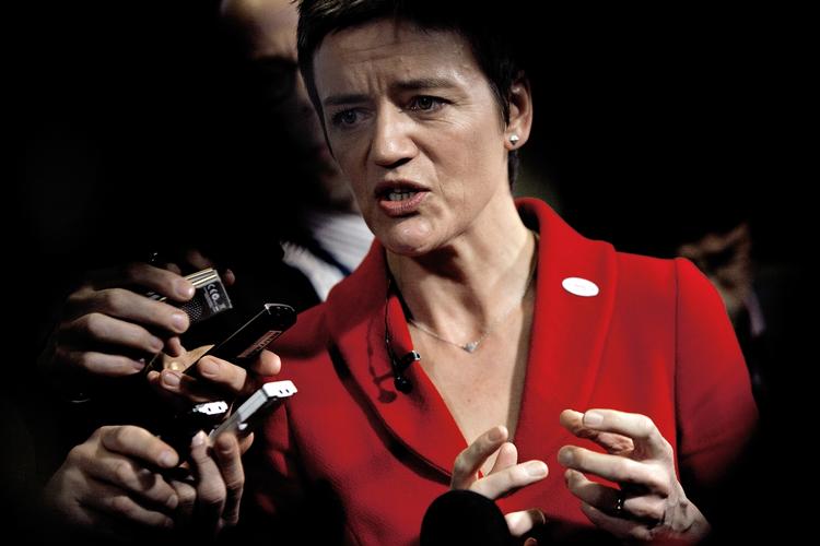 Problemer. Økonomi- og indenrigsminister Margrethe Vestager (R) sætter yderligere fokus på regeringen og statsminister Helle Thorning-Schmidts (S) problemer ved at forsvare regeringen. 