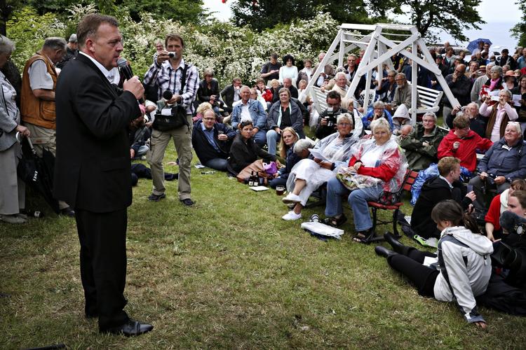 FOLKEMØDE. Venstres leder, Lars Løkke Rasmussen, ser ikke nogen muligheder for at lave den store skattereform, regeringen efterlyser. 