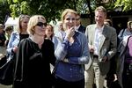 Skattereform. Statsminister Helle Thorning-Schmidt langer på Folkemødet i Allinge ud efter Venstres håndsrækning forud for forhandlingerne om skattereformen. Alligevel vil hun ikke afvise Venstre på forhånd. 