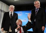 watergate.  Journalisterne Carl Bernstein (tv.) og Bob Woodward (th.) var i mandags sammen med deres daværende redaktør Ben Bradlee tilbage i Watergatebygningen, hvor det hele begyndte. 