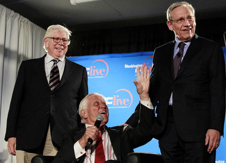 watergate.  Journalisterne Carl Bernstein (tv.) og Bob Woodward (th.) var i mandags sammen med deres daværende redaktør Ben Bradlee tilbage i Watergatebygningen, hvor det hele begyndte. 