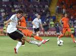 Klasse. Med 25 mål i 54 landskampe ligger Mario Gomez' scoringsgennemsnit på 0,46. Efter kampen mod Danmark må det gerne være lavere. 