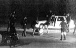 ARRESTATION. Den hårdhændede anholdelse af Rodney King den 3. marts 1990 blev videofilmet og udløste de værste optøjer i mands minde i Los Angeles. 