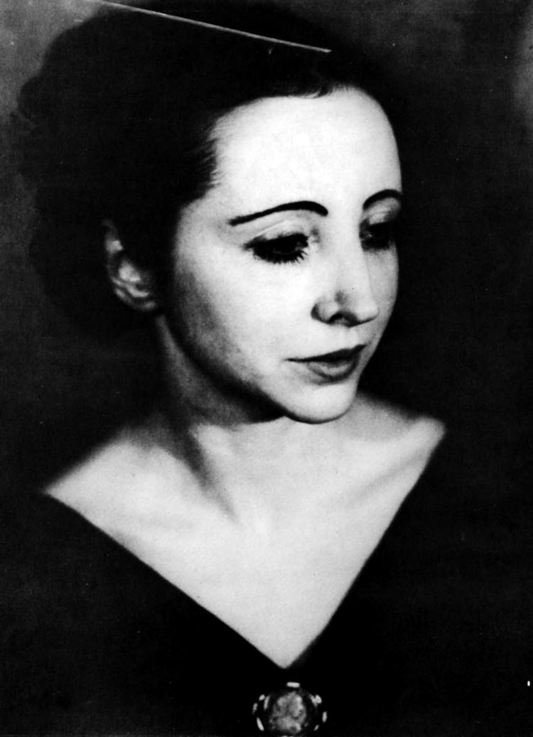 Erotisk. Udover sine dagbøger er Anaïs Nin særligt kendt for sine erotiske noveller 'Venusdeltaet' og 'De små fugle'. Nin døde i 1977 i Californien. 