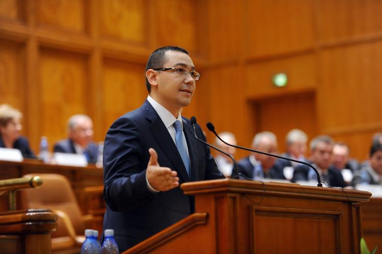 Kopiist? Victor Ponta har angiveligt kopieret mere end halvdelen af sin 432 sider lange afhandling. Selv nægter han. 