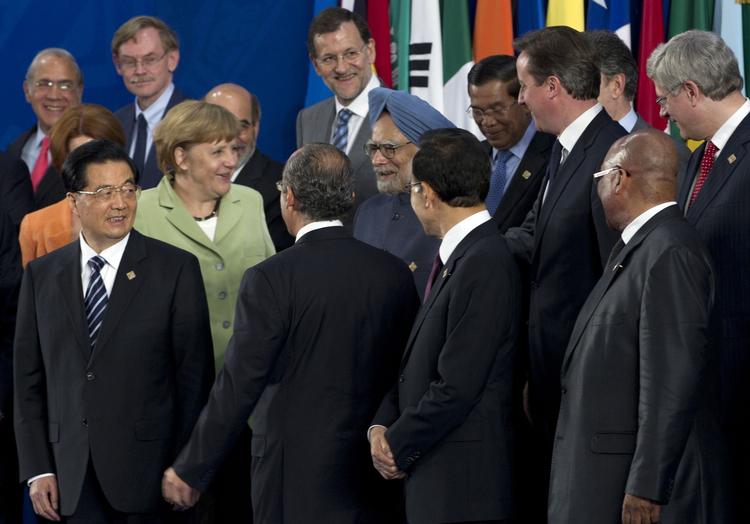 overflade. Selv om der bliver smilet på de officielle billeder fra G20-topmødet i Mexico, så bliver der talt hårdt, og EU-lederne er skydeskiven for udbredt kritik fra de andre ledere fra verdens største økonomier. 