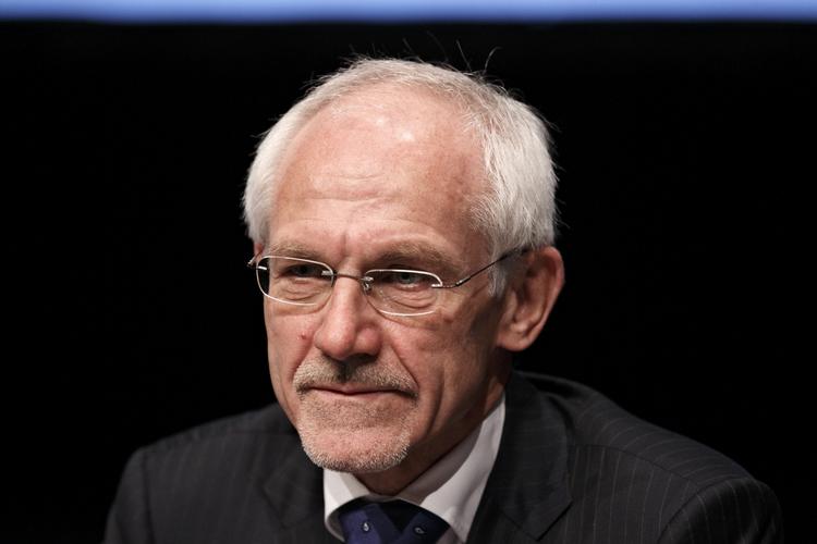 'wanted'. Finansiel Stabilitet går nu direkte efter N.E. Nielsens millioner, efter at Amagerbanken krakkede. 