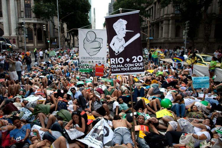 topmøde. FN arrangerer klimatopmøde i Rio de Janeiro i morgen og på fredag. Politikere, erhvervsledere og aktivister fra hele verden er kommet til den brasilianske storby. 