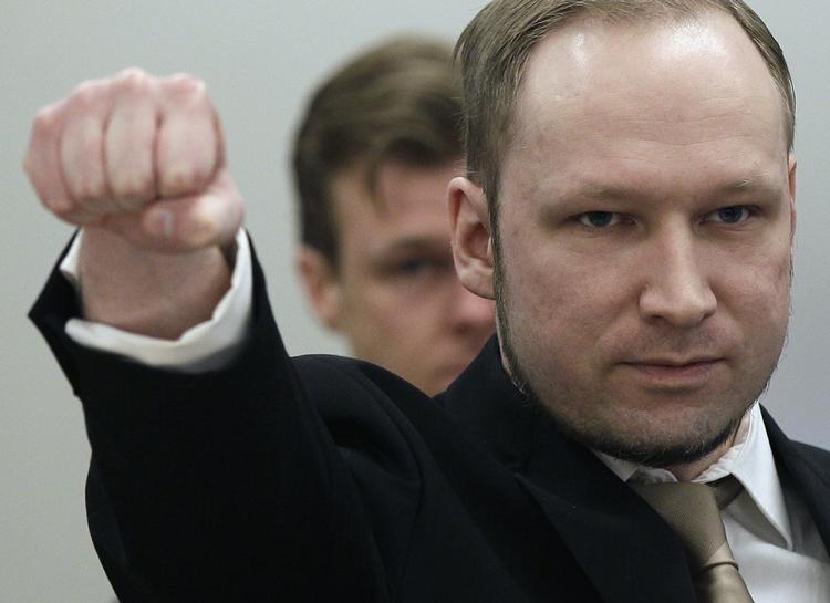 hilsen. Ved nogle af de første retsdage trådte Breivik ind i retslokalet med en sårlig hilsen, der blev udlagt som en højreekstremistisk hilsen. 