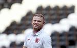 REDNINGSMAND. Wayne Rooney er tilbage efter karantæne og klar til at sparke England i kvartfinalen. 