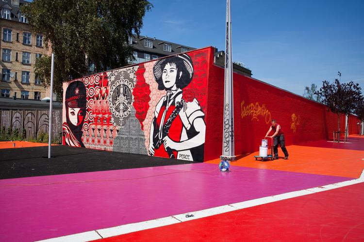 Rød. Fredag åbner københavns nye park 'Superkilen'. Parken består af tre zoner. En rød, en sort og en grøn. 