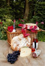 Populære. Flere og flere steder tilbyder de færdigpakkede picnickurve. 