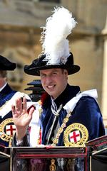 Ridder. Prins William blev i 2008 slået til ridder af Hosebåndsordenen af sin farmor, dronning Elizabeth. Ordenen regnes blandt de fineste i verden, og i mandags mødtes ridderne til deres årlige træf i spraglede gevandter i Windsor. 