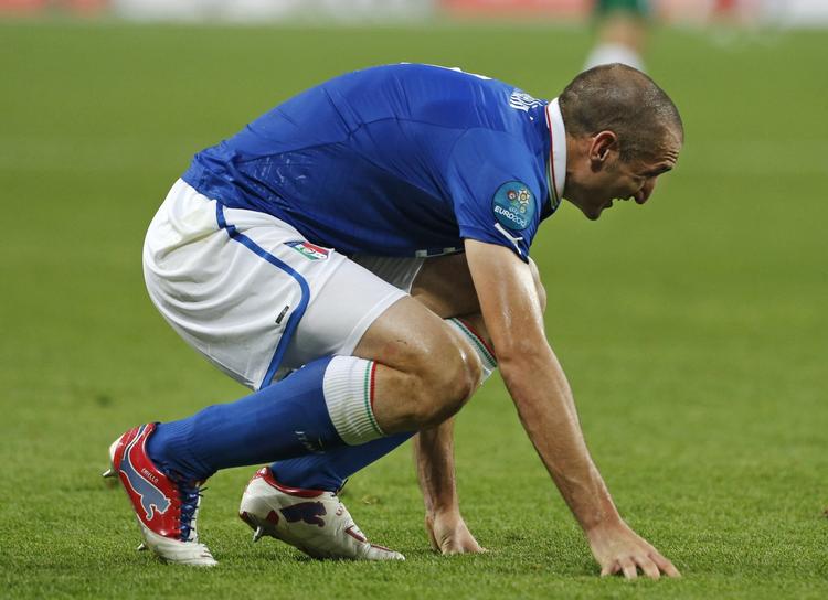 Skadet. »Desværre er lægskaden blevet bekræftet, og jeg bliver nødt til at holde pause i et stykke tid«, skriver Giorgio Chiellini på sin Twitter-profil. 