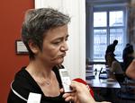 Køligt. Margrethe Vestager (R) er ikke begejstret for Liberal Alliances forslag til finansiering af milliardstore skattelettelser. Arkivfoto. 