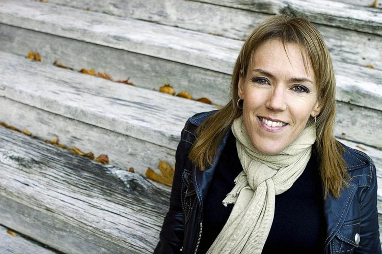 krimividen.  Åsa Larssons  baggrund som  jurist ses i hendes krimier. 