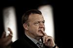 Afviser. I lufthavnen i USA siger Løkke, at kritikken af ham er forfejlet. Han har lagt alle oplysninger om sin rejse åbent frem, siger han. Arkivfoto. 