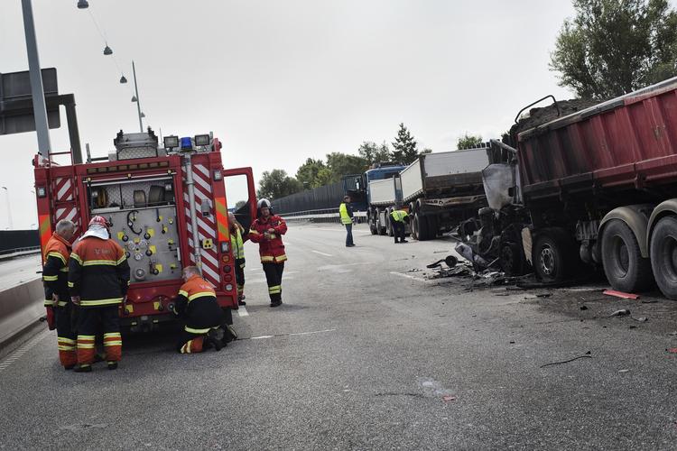 Ulykke. Føreren af en personbil har mistet livet, efter en ulykke på Helsingørmotorvejen. 