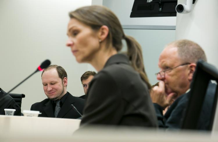 Tilregnelighed. Anders Behring Breivik selv vil helst erklæres tilregnelig, når retten i dag skal beslutte, om han er egnet til straf eller ej. 