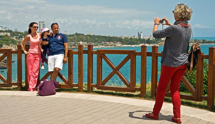 SNAPSHOT. Er du træt af opstillede feriefotos af hele den pukkelryggede? Lær hvordan du ikke skal tage billeder herunder. 