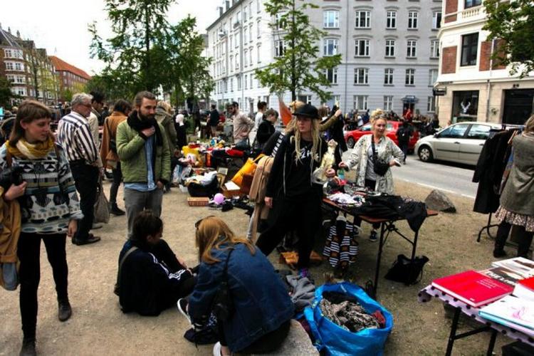 Lopper. Flere steder i byen skyder nye markeder frem og byder på alt fra hjemmelavet pølse til kukure. 