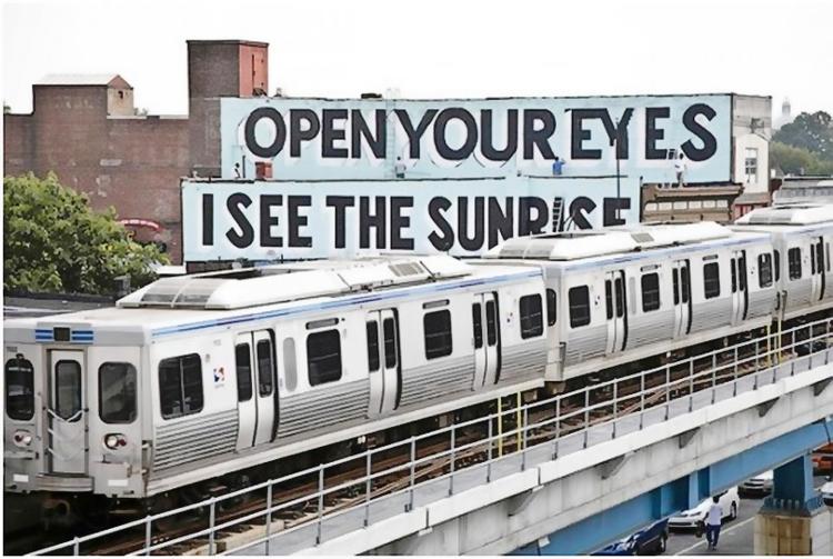 Skiltemaler. Den hypede amerikanske skiltemaler Steve Powers skal male tribunevæggen til dette års Roskilde Festival. 