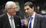 Chefen for eurogruppen, Jean-Claude Juncker (til venstre) vil endnu ikke forholde sig til den nye græske regerings ønske om mere lempelige betingelser for hjælpepakkerne, der skal redde landets økonomi. 