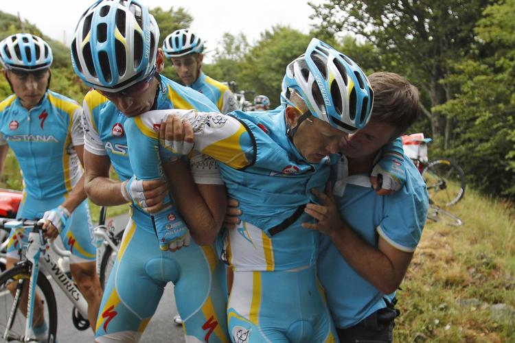 AV. Alexande Vinokourov måtte sidste år udgår af Tour de France efter et voldsomt styrt. 