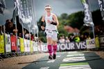 Lykke. Klarafine Lildholdt sekunder inden vindersmilet blev afløst af glædestårer, efter hun havde gennemført en halv ironman i søndags. 